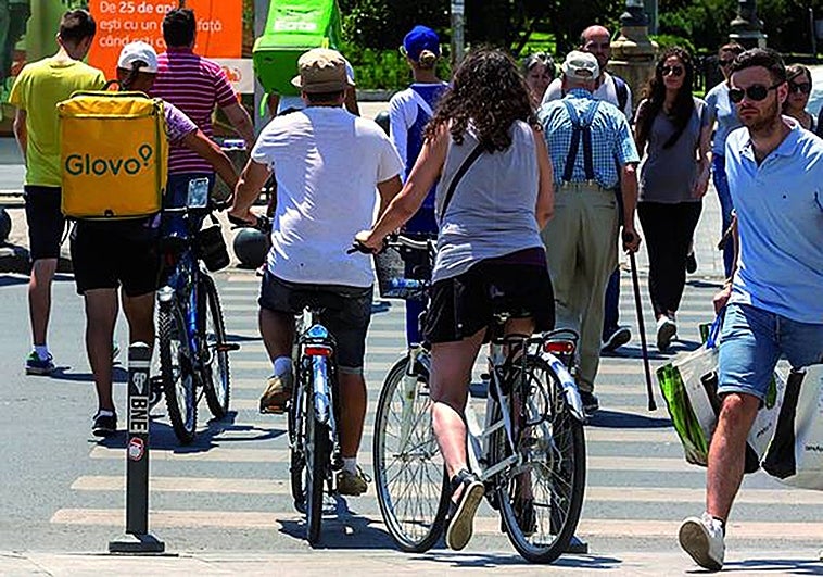 These are the cycling laws you should know in Spain to avoid fines and